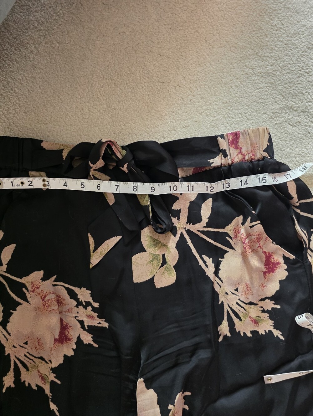 Aritzia Black Floral Wide Leg Crops - Picture 6 of 7